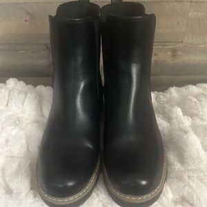 Universal thread boot